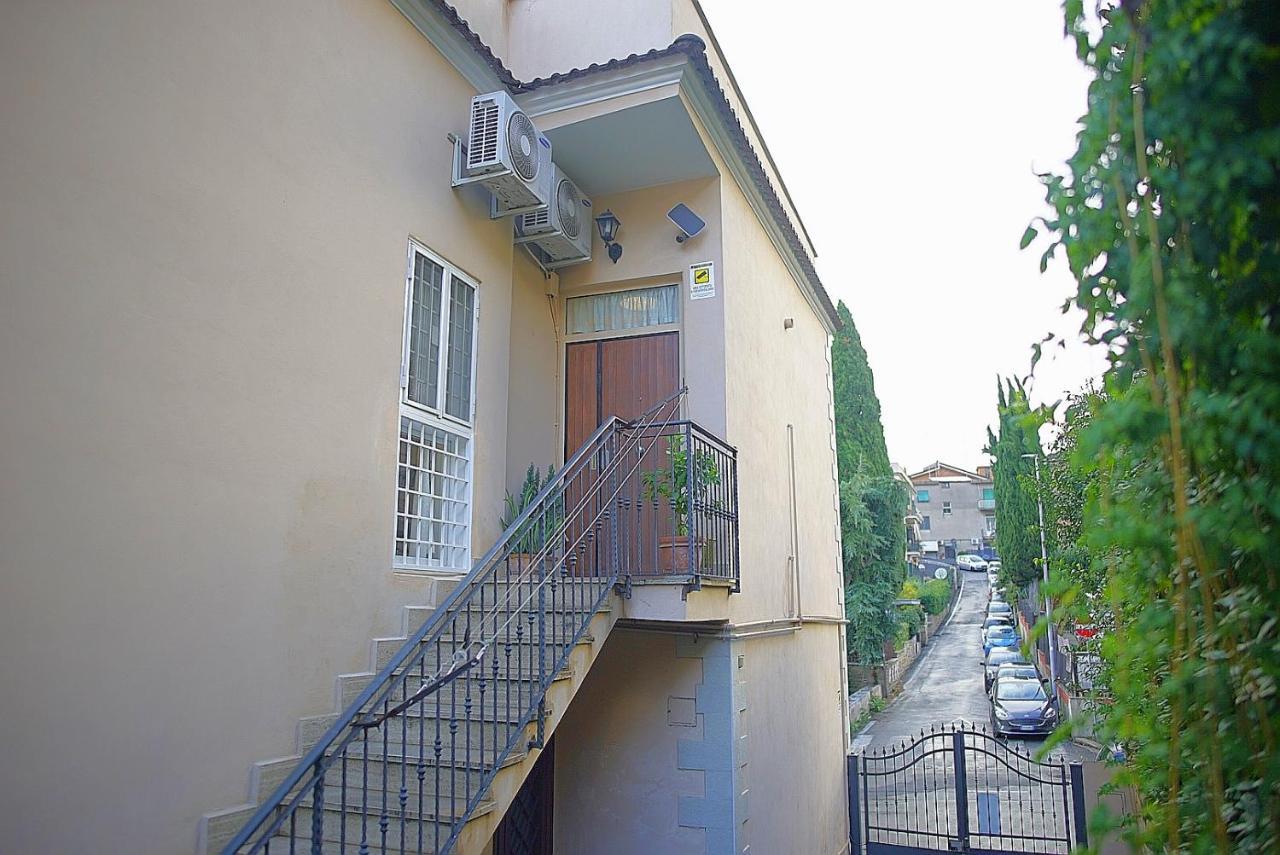 Eva Capital Guest House Vitinia Esterno foto